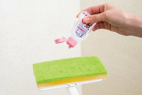 天井の掃除にはスティックブラシ!水滴を残さないからカビ予防にも◎
