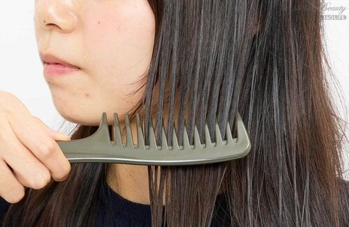 均一になじませると仕上がりのよさUP ヘアミストおすすめ イメージ