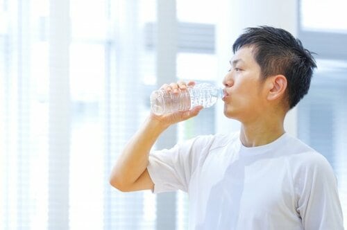 メリット3:キャップをいちいち回して外す手間がない イメージ