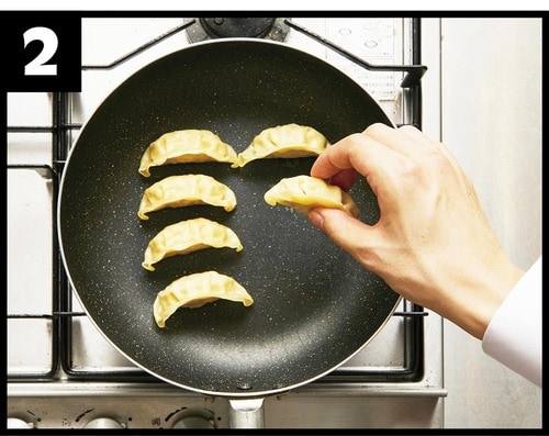 コツ2：間隔を空けて焼くべし 冷凍餃子おすすめ イメージ
