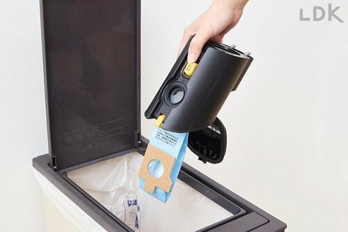 紙パック式＝簡単で衛生的だけどコストはかかる コードレス掃除機おすすめ イメージ