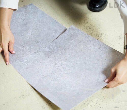 シートの厚みが引っかかってつなぎ目があわせやすい リメイクシートおすすめ イメージ