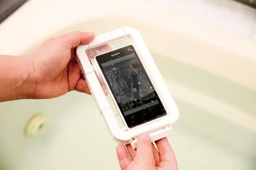 防水ケースを装着して「風呂スマホ」を楽しもう イメージ2