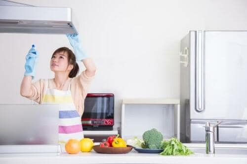 【ハウツー1】油汚れ防止スプレーでコーティング！ イメージ