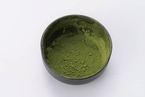 茶葉を丸ごと粉末に！自動でしかできない細かさ イメージ4