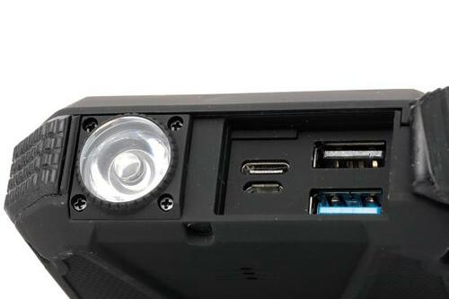 4種類の端子を搭載しType-Cケーブルが付属 イメージ2