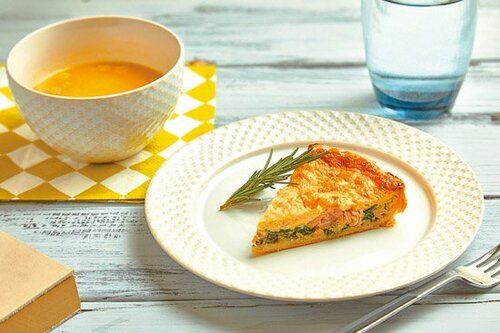 主張しすぎない模様が◎299円でやわらかい食卓に