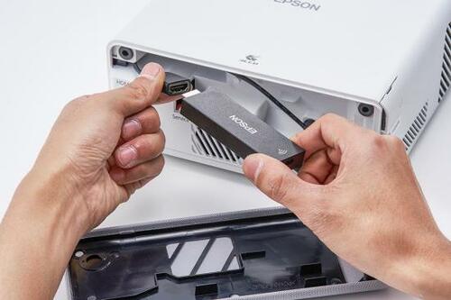 Android TV端末付きで昼間もOK！ エプソン「EF-100BATV/WATV」 イメージ4