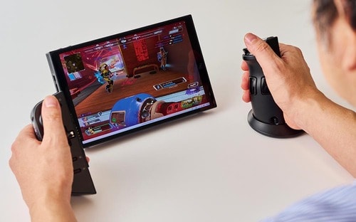 【操作性】操作性自体は良好。重さが気になるところ 安いポータブルゲーミングPCおすすめ イメージ4