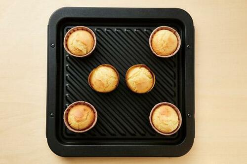 カップケーキの焼き色はかなり濃くややしっとりめで味も良し