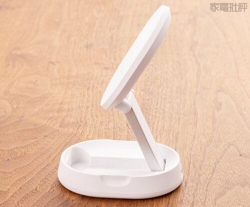 かなり自由にスタンドの高さや角度を変えられる ベルキン「BoostCharge Pro Qi2 折りたたみ式 ワイヤレス充電スタンド」おすすめ イメージ