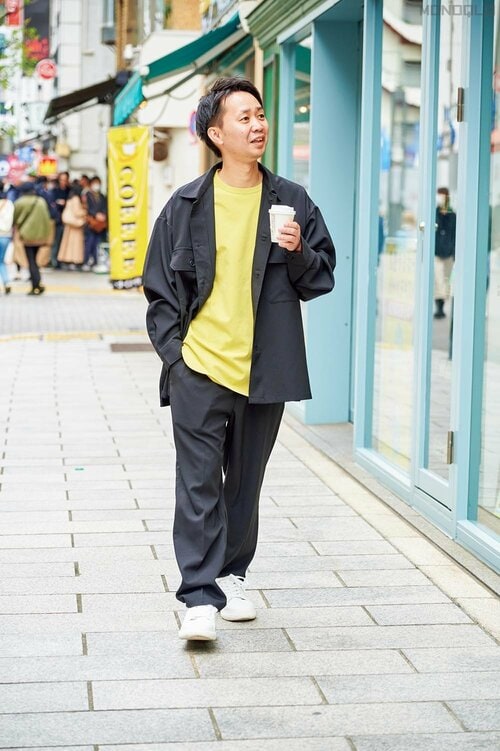 コーディネート2:繁華街で街ぶら シャツジャケットおすすめ イメージ