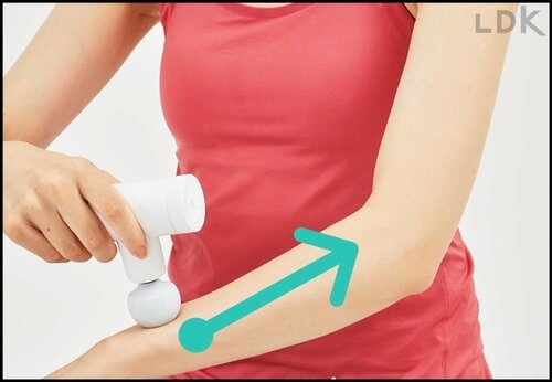 ポイント2:下→上に数秒ずつポイント当てする 女性向けマッサージガンおすすめ イメージ