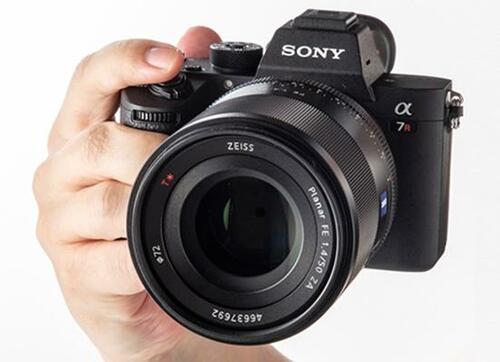 カメラ選びで迷ったらコレ！ソニー「α7R III」 イメージ2
