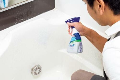 ゴシゴシ磨くのはイヤ…湯垢をこすらず落とす洗剤は?