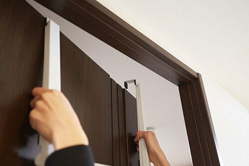 花粉やタバコ臭を未然に防ぐドア裏ハンガーのススメ イメージ3