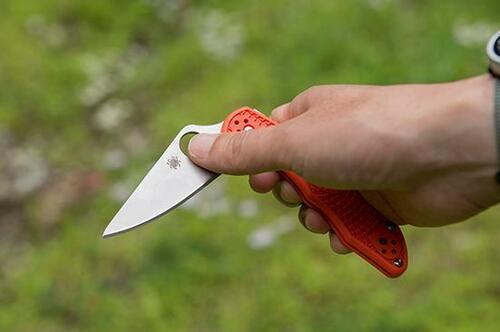 高品質の鋼材をブレードに使用した「Delica4」 アウトドアナイフおすすめ イメージ2