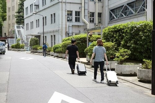 投げたり、落としたり…格安スーツケース4製品比較 イメージ