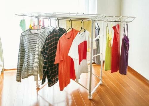 外に干せない日は室内物干し。使い勝手の良し悪しは重要です イメージ