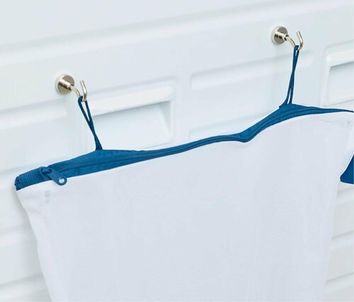 ランドリーネットを掛けて小物入れとしても使える 洗濯機横マグネット収納おすすめ イメージ