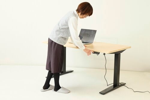 「電動昇降タイプ」なら昇降がラクちん FlexiSpotの電動昇降デスクおすすめ イメージ