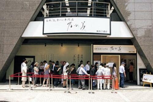 人気店には長蛇の列!まだまだ続く高級食パンブーム