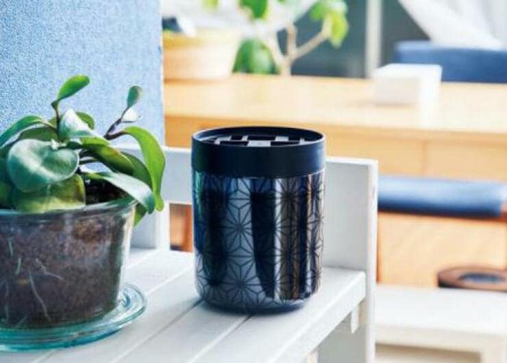 【臭気判定士が検証】リビングで威力を発揮する置き型消臭剤は「脱臭炭」です