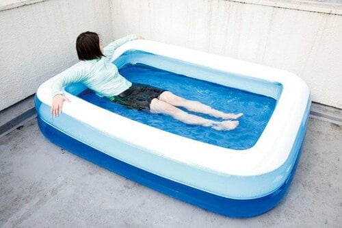 ファミリーで楽しめる広さ！腰まで支えるクッション壁 イメージ2