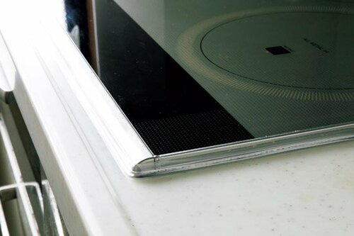 【A評価】絶妙なカーブで密着すき間をふさぐフレームカバー イメージ3