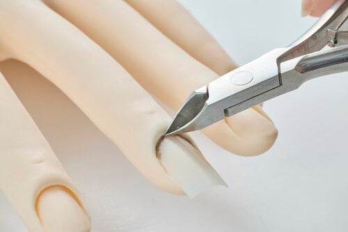 キャッチ力:刃先が鋭利で躊躇する キューティクルニッパーおすすめ イメージ