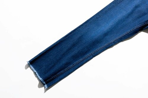 スキニー感覚ではける「シューカット」