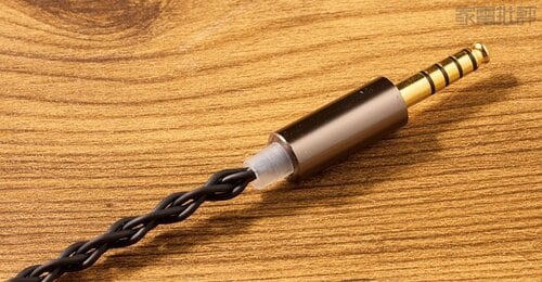 4.4mmのバランス接続 有線イヤホンおすすめ イメージ