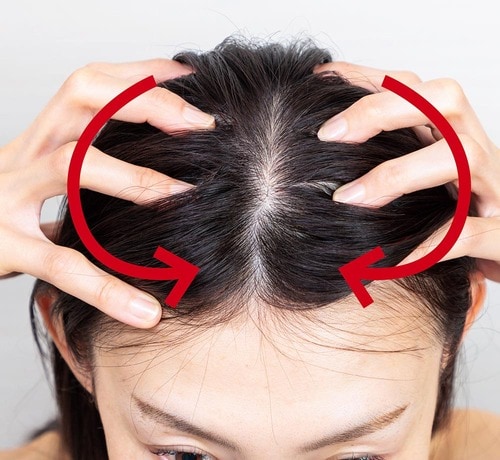 STEP1:指で小さくくるくる円を描く シャンプーブラシおすすめ イメージ