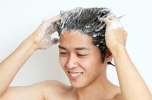メンズシャンプーは「頭皮ケア重視」女性用シャンプーは「毛髪ケア重視」