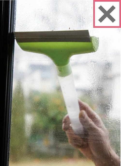 ゴムがかたすぎてスイッと動かないセリアの結露取りワイパー イメージ2