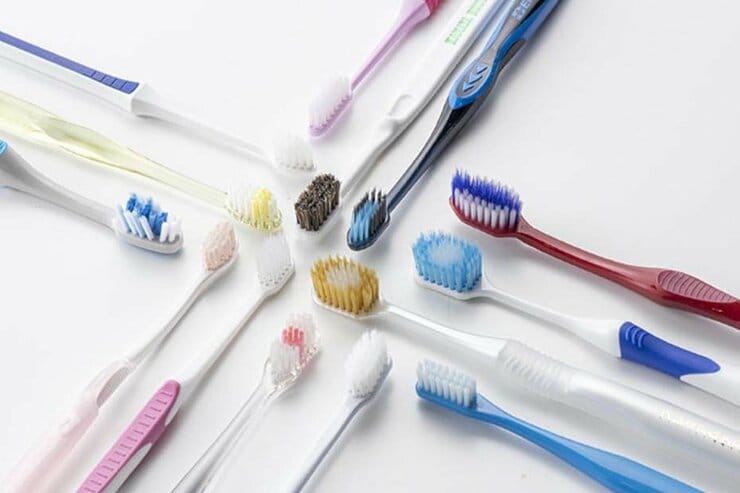 すみずみまで磨きやすい歯ブラシおすすめ3選！ 14製品をプロと徹底比較