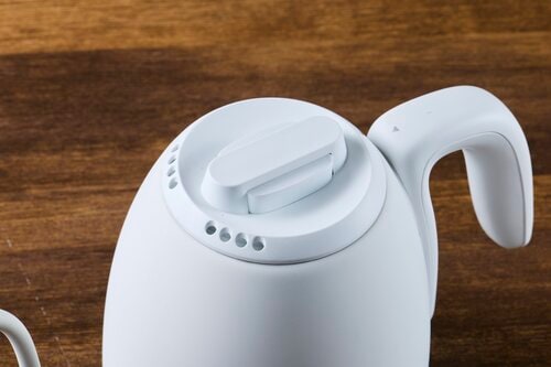 転倒してもお湯がこぼれにくい安全性 コーヒー向けケトルおすすめ イメージ