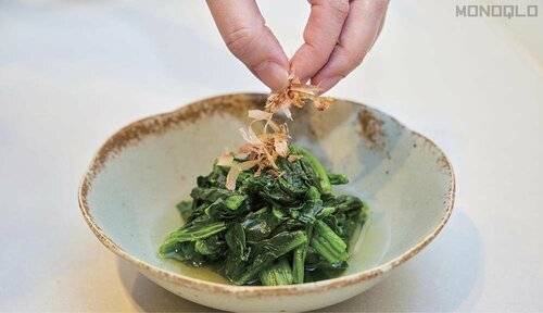 STEP3：鰹節をのせる 冷凍ほうれん草おすすめ イメージ