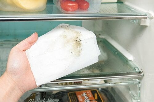 冷蔵庫内の黒カビはアルコールティッシュで拭くだけ！ イメージ