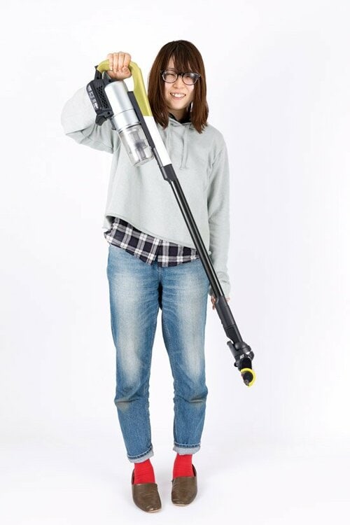 軽いから天井も片手で掃除できて女性が使いやすいのも魅力です イメージ