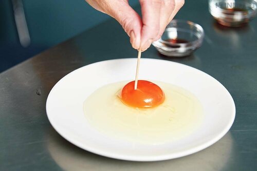 黄身のコクが強く、卵かけご飯にしても至高! 中村農場「八ヶ岳卵」おすすめ イメージ