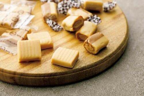 ノーマル&コーヒー味の2粒で 大満足の大粒サイズのキャラメル イメージ