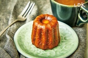カルディの冷凍スイーツのクオリティが高っ！ カヌレがレンチン40秒で食べられます【LDK】