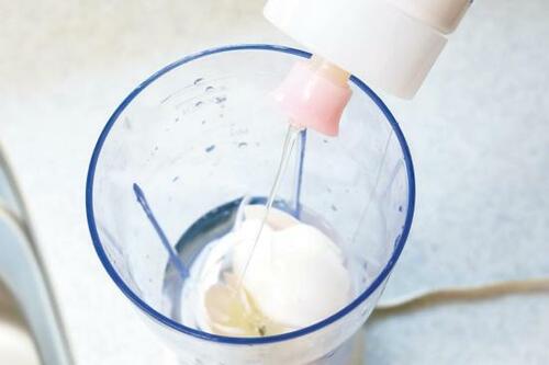 掃除ワザ1：卵の殻でミキサーの隠れ汚れを落とす イメージ4