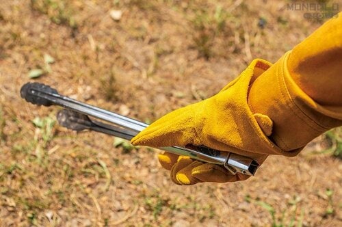 ごわつくことなく指先もラクに動かせる ワークマンのおすすめキャンプグッズおすすめ イメージ