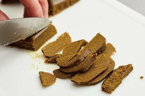 ルーを刻むとキーマカレーにも使いやすい カレールーおすすめ イメージ