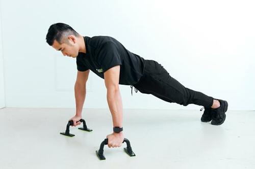 STEP2:膝を上げてカラダを一直線に伸ばす イメージ