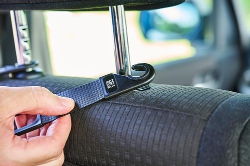 車のシートフックおすすめ ダイソー ヘッドレスト用 買い物袋フック 2本入り イメージ3