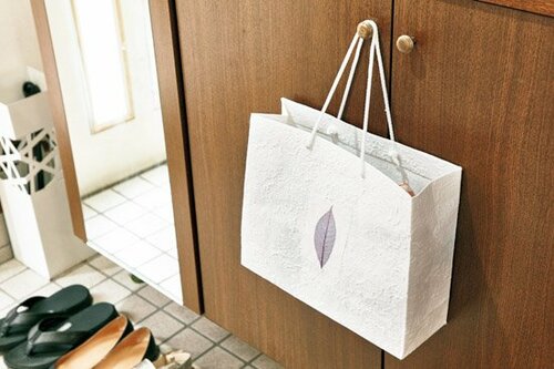 散らばる物を少なくしてリビングを綺麗に片づけましょう