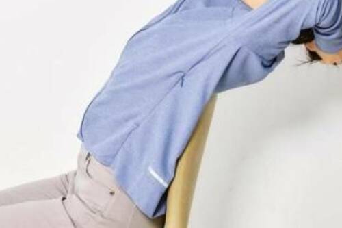 その1:イスにもたれて、秒で肩こり解消! イメージ